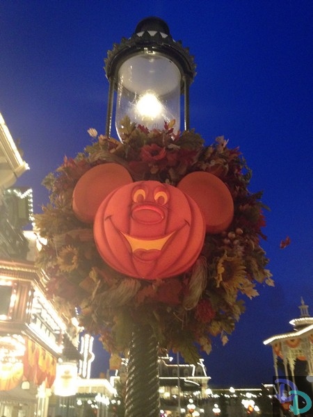 Halloween Decorations go up around Disney World's Magic Kingdom ...