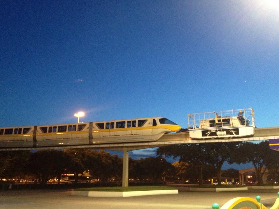 Monorail Yellow breaks down from Epcot to Magic Kingdom (Pics): Guests