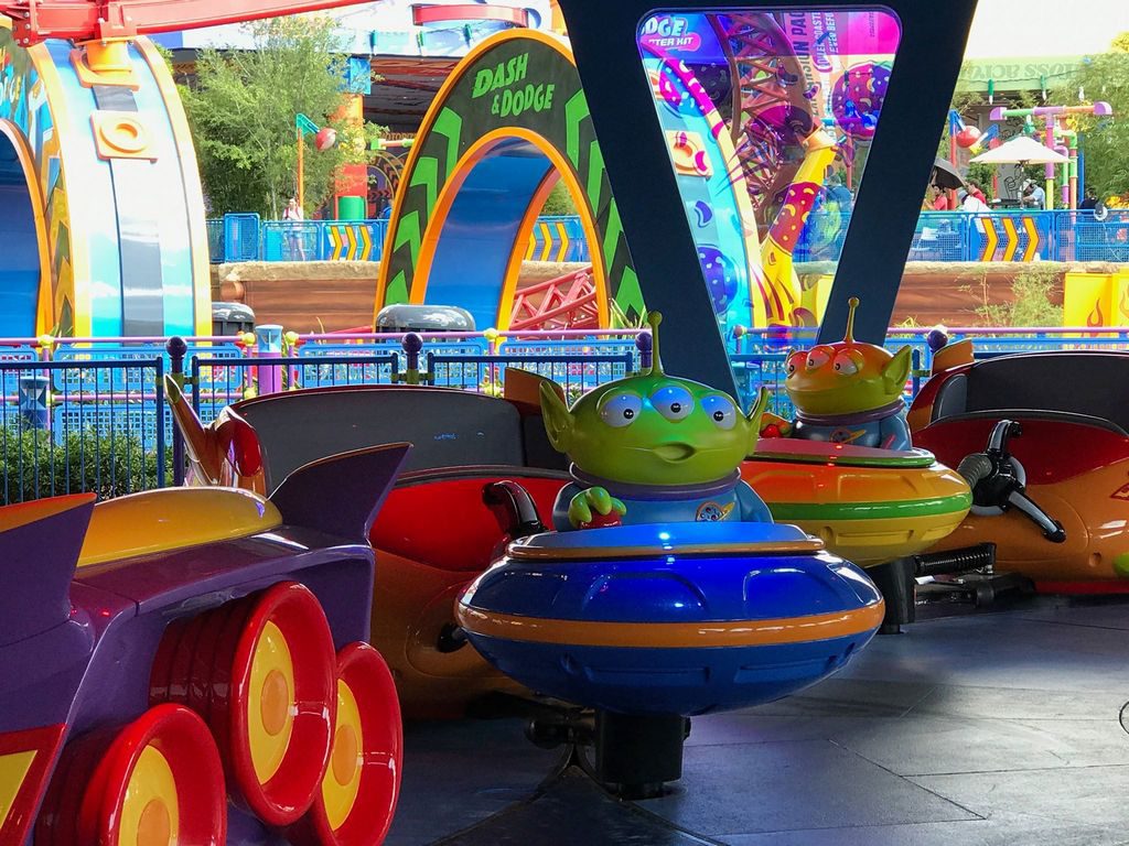 toy story alien swirling saucers ride