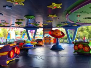 alien swirling saucers toy story land 2
