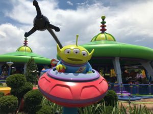 alien swirling saucers toy story land 2