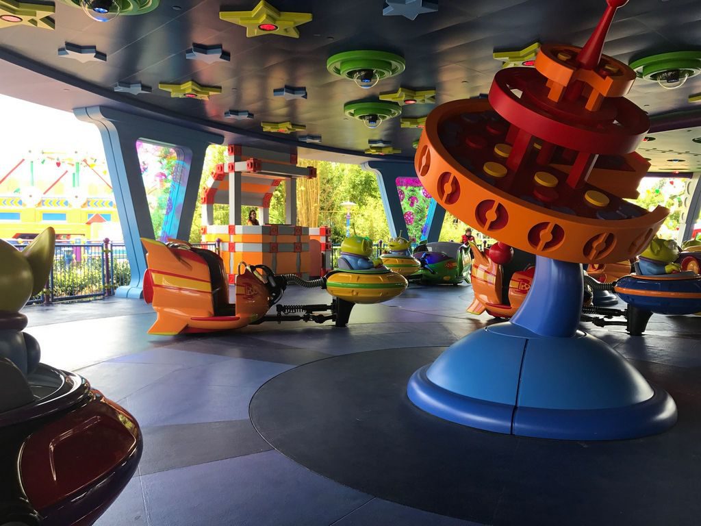 toy story alien swirling saucers ride