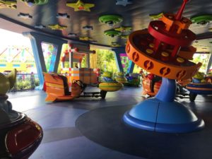 alien swirling saucers toy story land 2