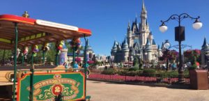 walt disney world disneyland eliminating plastic straws bags bottles stirrers