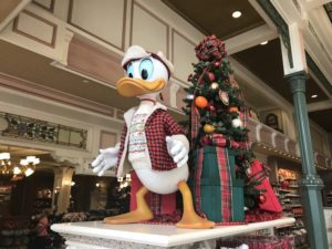 magic kingdom walt disey world christmas decorations 20181