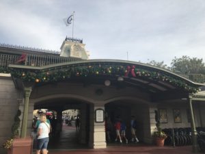 magic kingdom walt disey world christmas decorations 20181