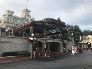 magic kingdom walt disey world christmas decorations 20181