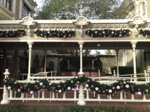 magic kingdom walt disey world christmas decorations 20181
